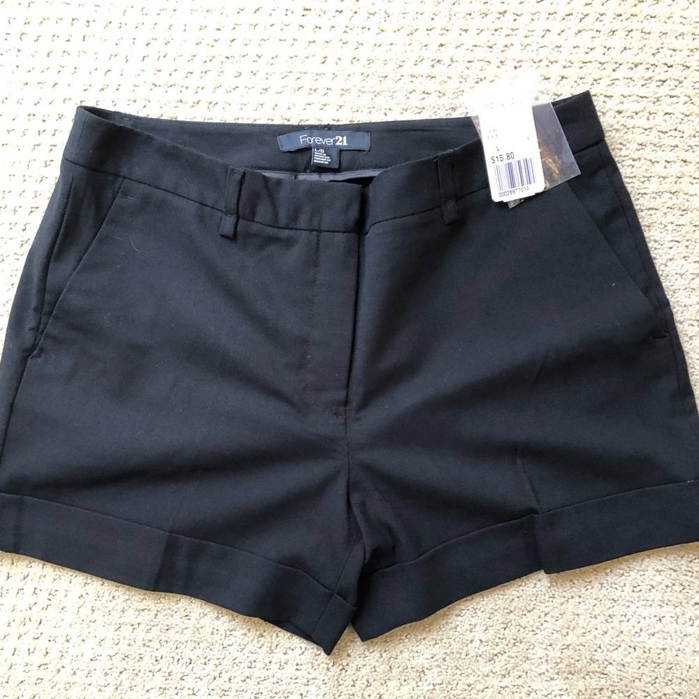 Forever 21 shorts size L brand new